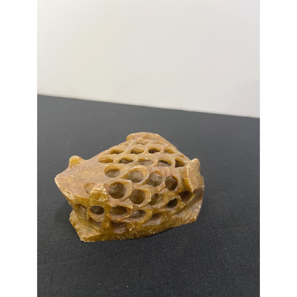 Vintage Hand Carved Soapstone Reticulated Frog Figurine Made in India 3.5 Inch - Picture 4 of 7